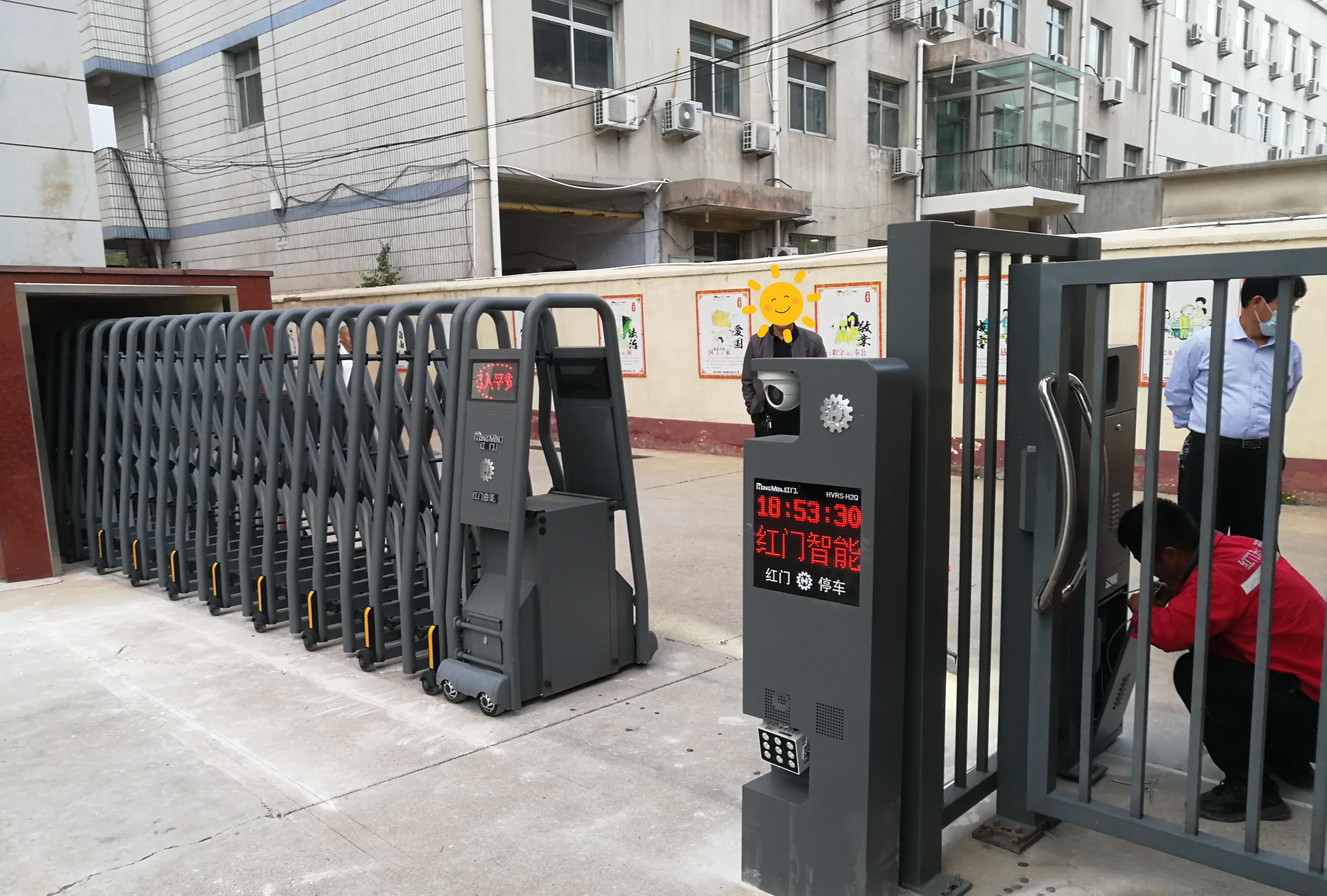 青龙银行电动伸缩门